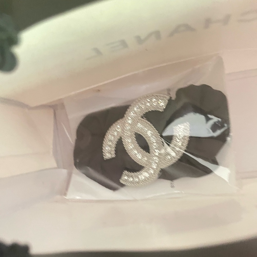 CHANEL Silver Logo Hair Accessory with Black Ribbon - Picture 3 of 9